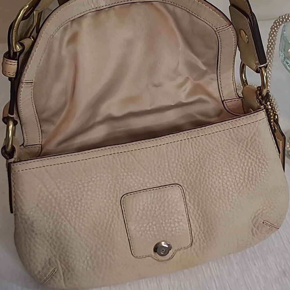 Leather Coach shoulder bag - Picture 7 of 11